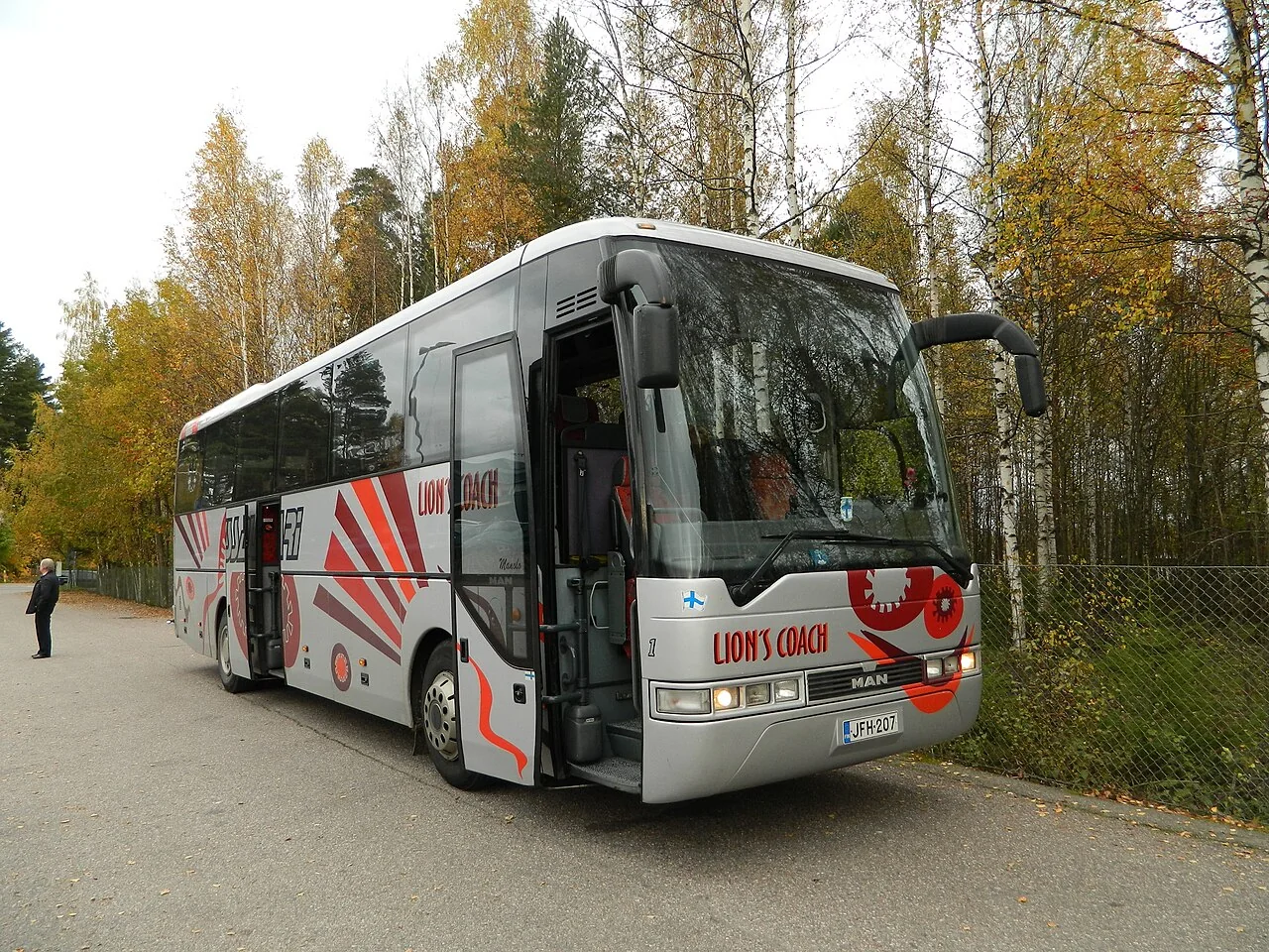 Бронювання житла поруч з автобусом: як перевірити шум і реальний вхід
