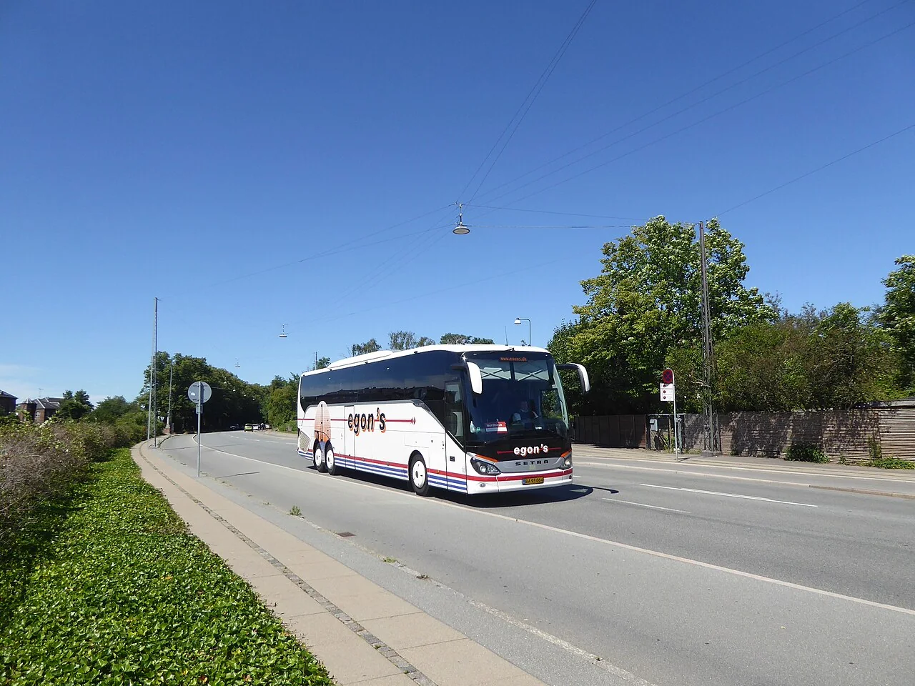 Автобусна подорож Європою: друзі приїжджають різними автобусами: як організувати зустріч без очікування на вулиці