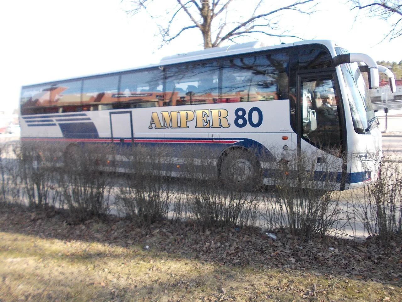 Ноутбук у міжнародному автобусі
