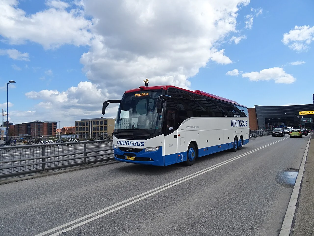 Одяг шарами для нічного автобуса