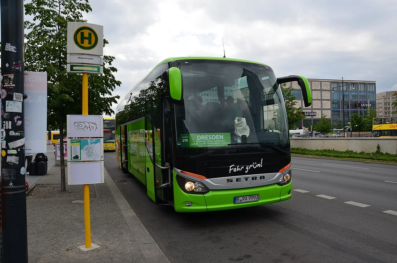 Як поєднати прямий автобус і пересадку без поспіху